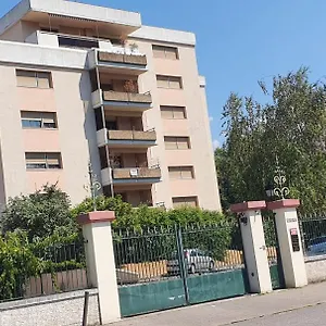 home-ganusha-standing-1-chambre-parking-securise-terrasse.hotels-rhonealpes.com/